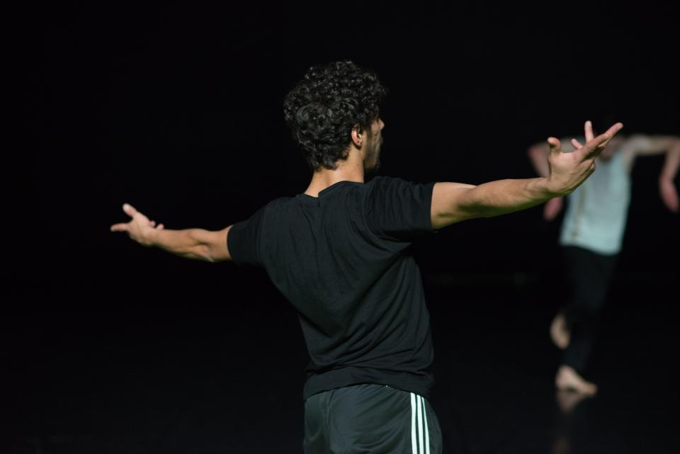 2 male dancers wearing black clothes