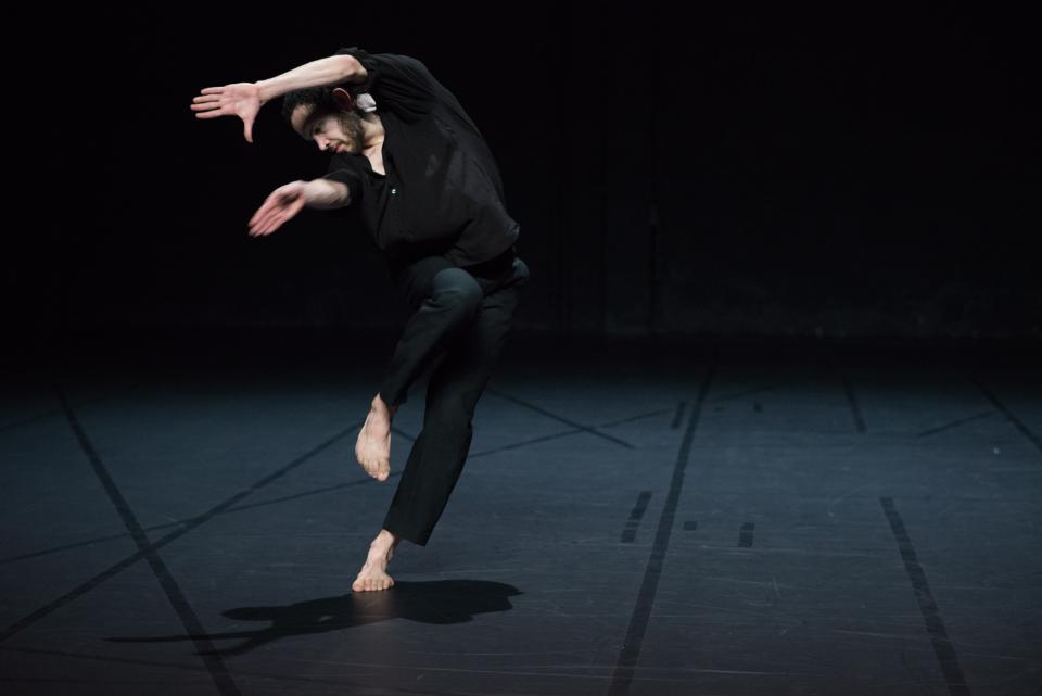 1 male dancers wearing black clothes